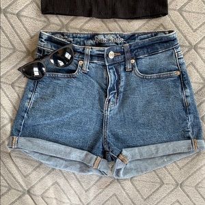 🌀 NWOT High-Rise Rolled Cuff Jean Shorts 🌀